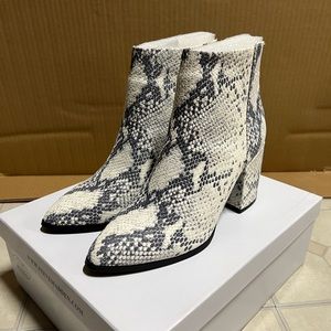 USED Steve Madden Jillian White Snakeskin Booties